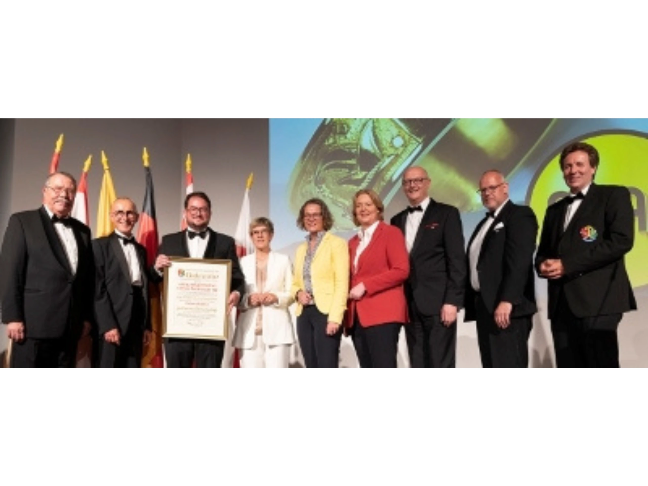 Gruppenfoto bei der Preisverleihung zum Goldenen Ehrenring