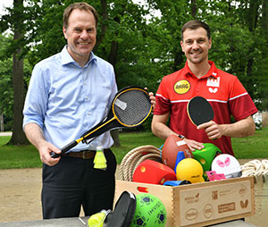Düsseldorf spielt Tischtennis Timo Boll und Oberbürgermeister Keller Düsseldorf spielt Tischtennis Timo Boll und Oberbürgermeister Keller