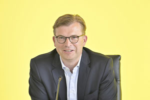 Dr. Renko Dirksen Dr. Renko Dirksen