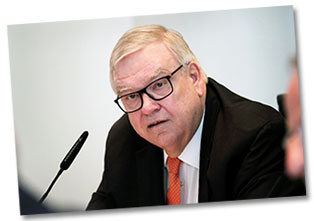 Dr. Paul-Otto Faßbender bei der Bilanzpressekonferenz 2017 Dr. Paul-Otto Faßbender bei der Bilanzpressekonferenz 2017